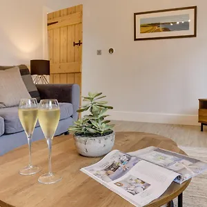  Holiday home Beam End - Modern 2-bedroom Stone United Kingdom