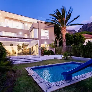 Villa On 1st Crescent South Africa